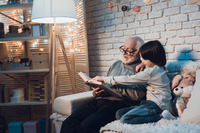 Opa mit Enkel